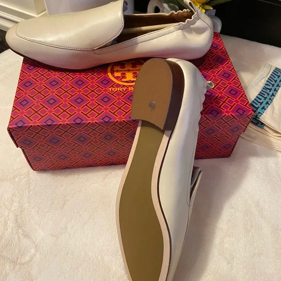 Tory Burch Kira 20MM Elastic Loafer Napa Leather - Picture 11 of 12
